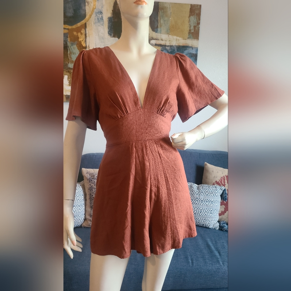 Short Sleeve V-NeckTie Back Romper